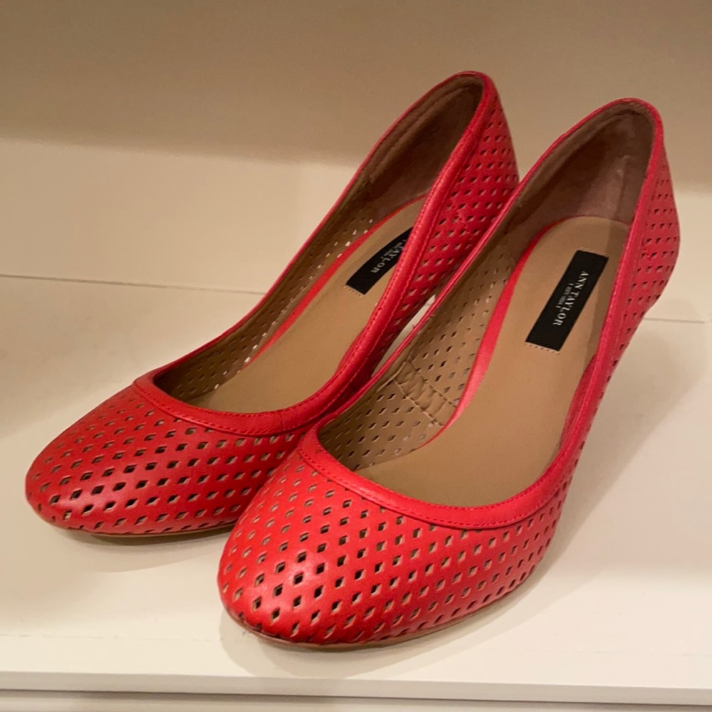 Gently worn Ann Taylor orange heels